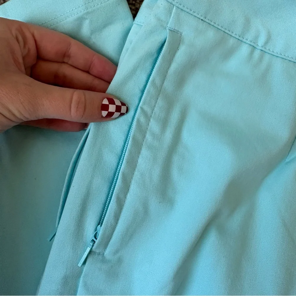 Nike Golf NWOT Aqua Blue Capri Pants - Size 12